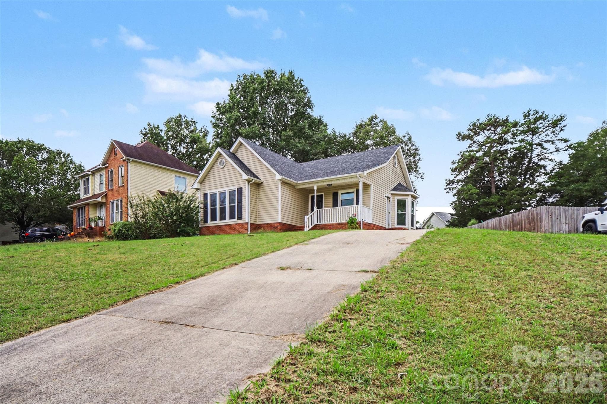 Single Family Residence at 1646 Amanda Lane, Rock Hill, photo 2 of 23