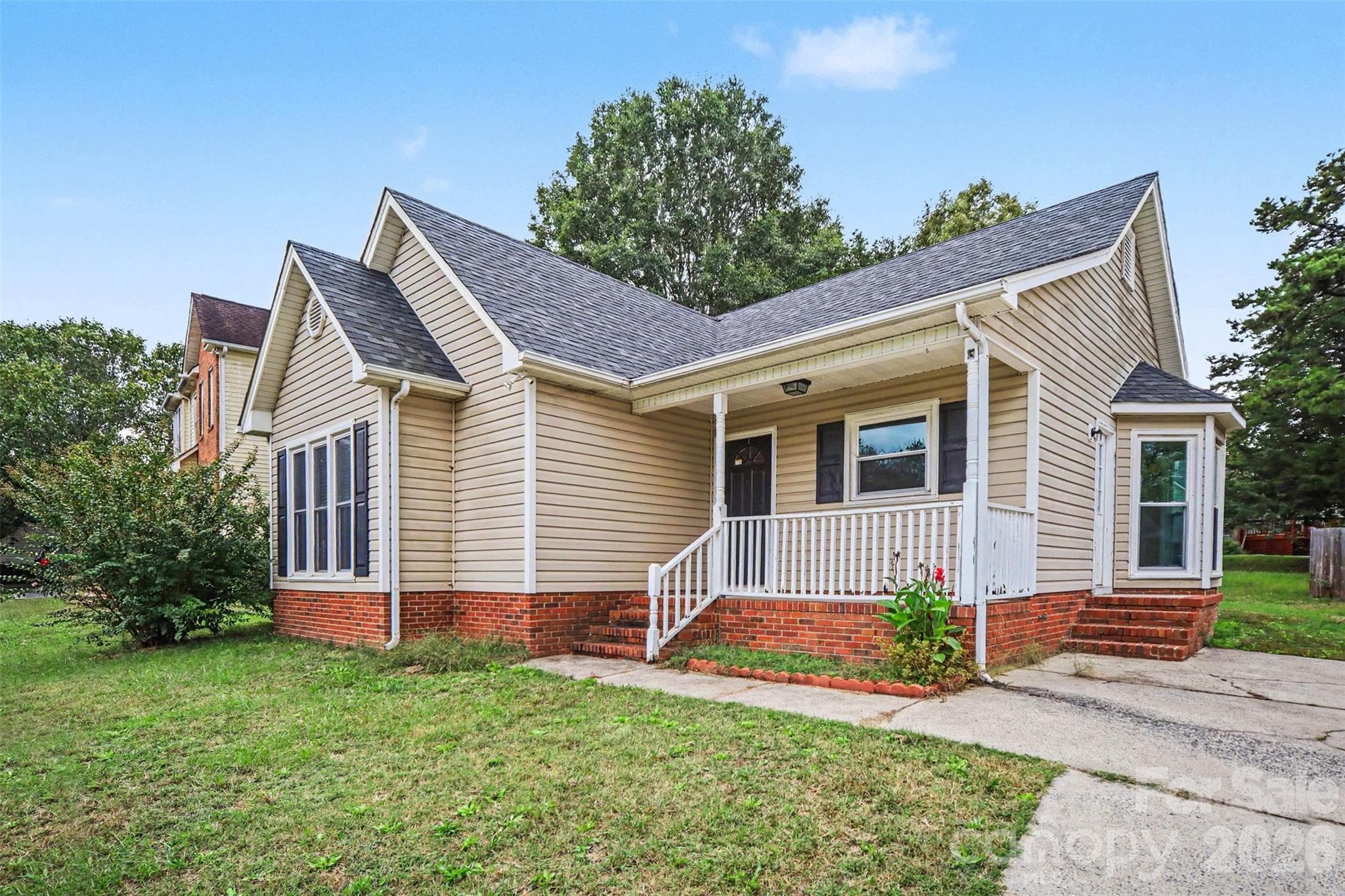 Single Family Residence at 1646 Amanda Lane, Rock Hill, photo 3 of 23