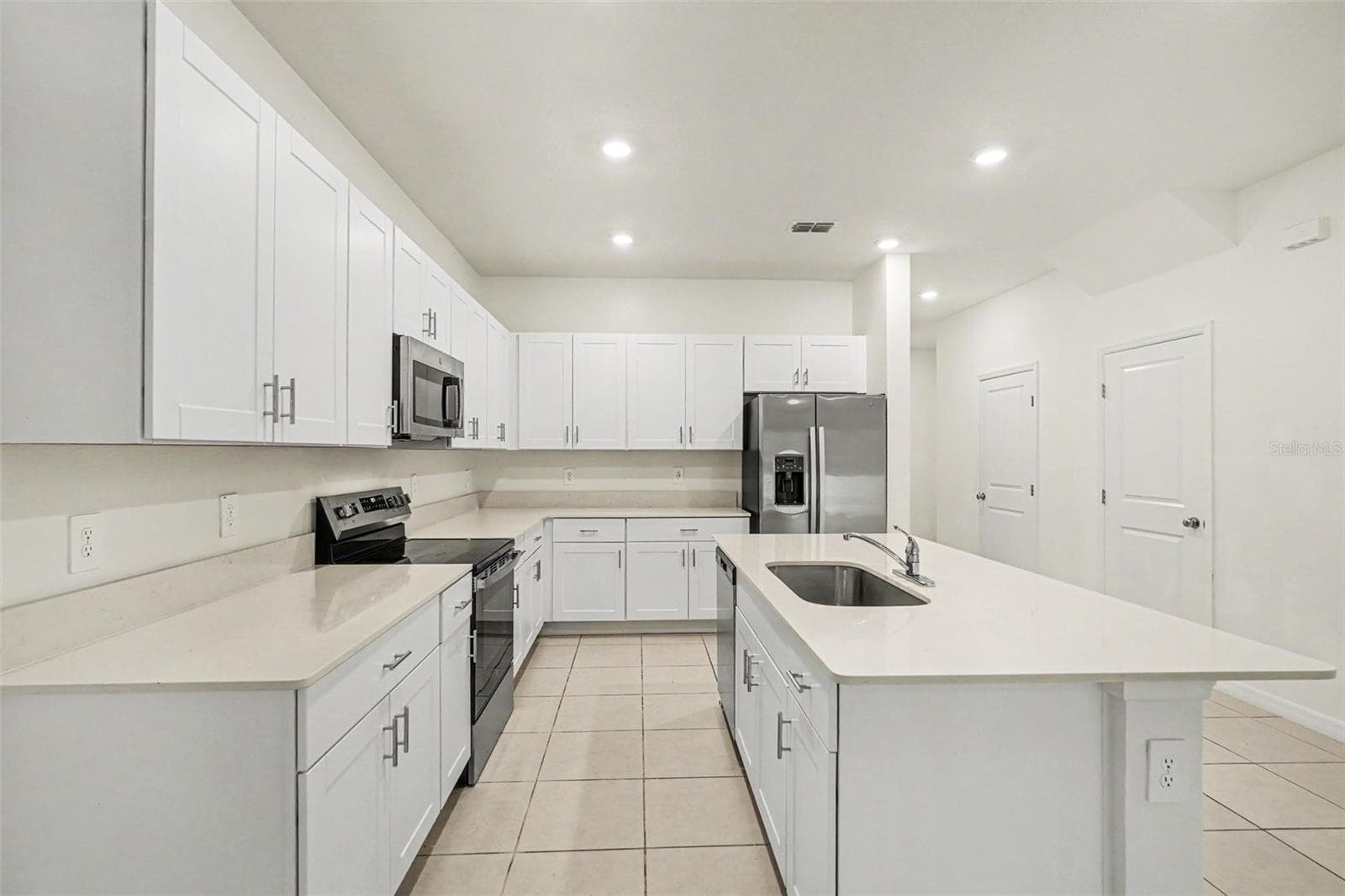 Townhouse at 3332 LAPIS LAKE DR, ZEPHYRHILLS, photo 3 of 32
