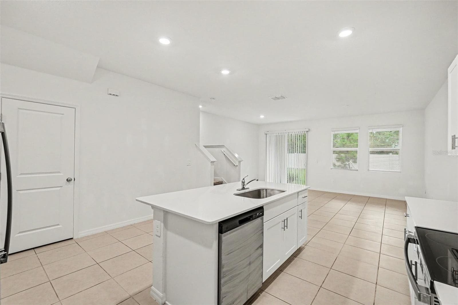 Townhouse at 3332 LAPIS LAKE DR, ZEPHYRHILLS, photo 4 of 32