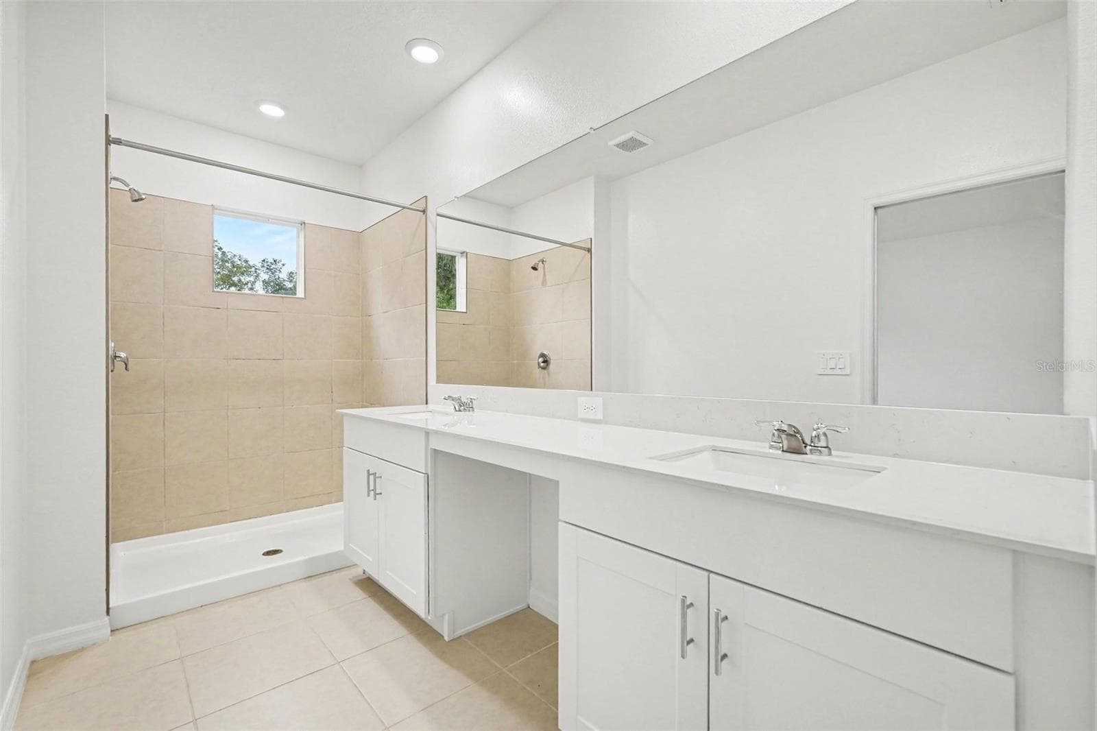 Townhouse at 3332 LAPIS LAKE DR, ZEPHYRHILLS, photo 16 of 32