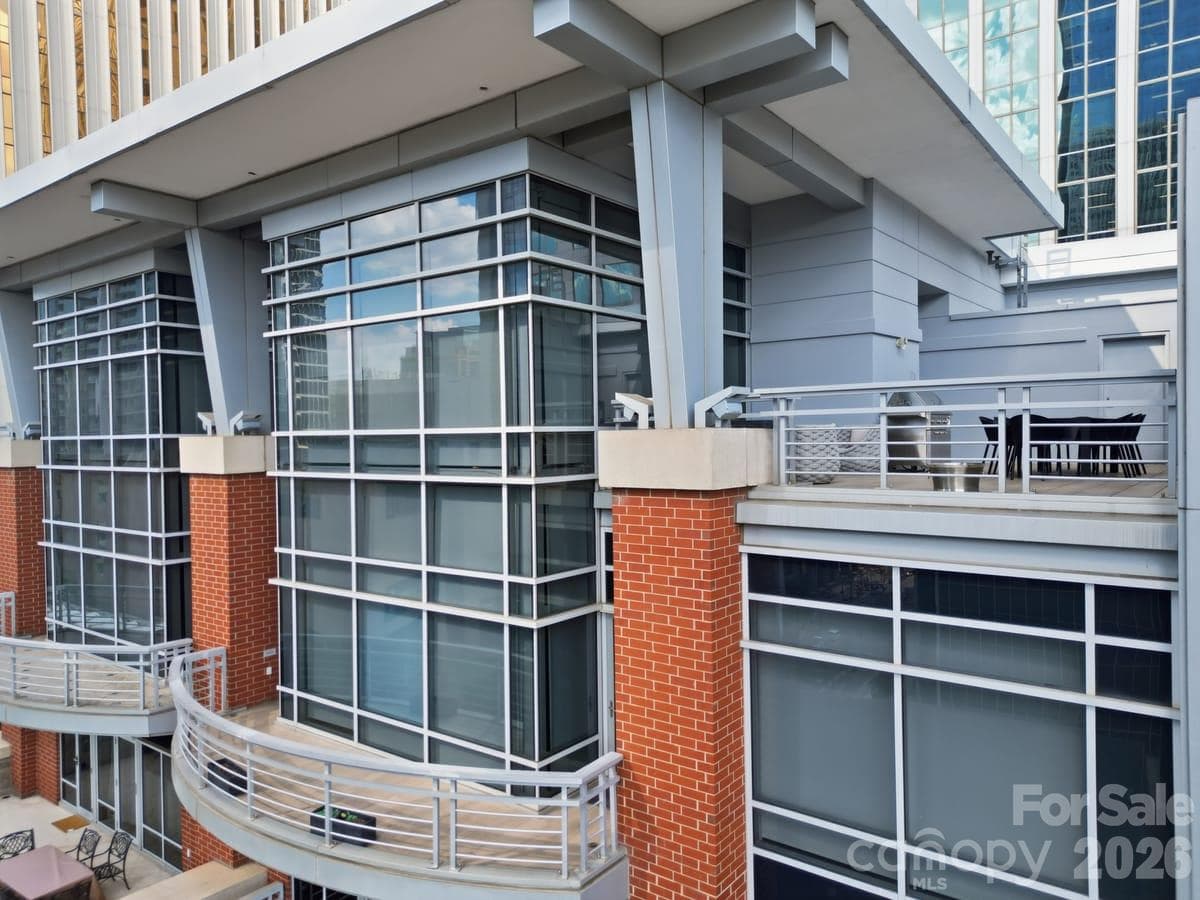 Condominium at 435 S Tryon Street, Charlotte, photo 2 of 46