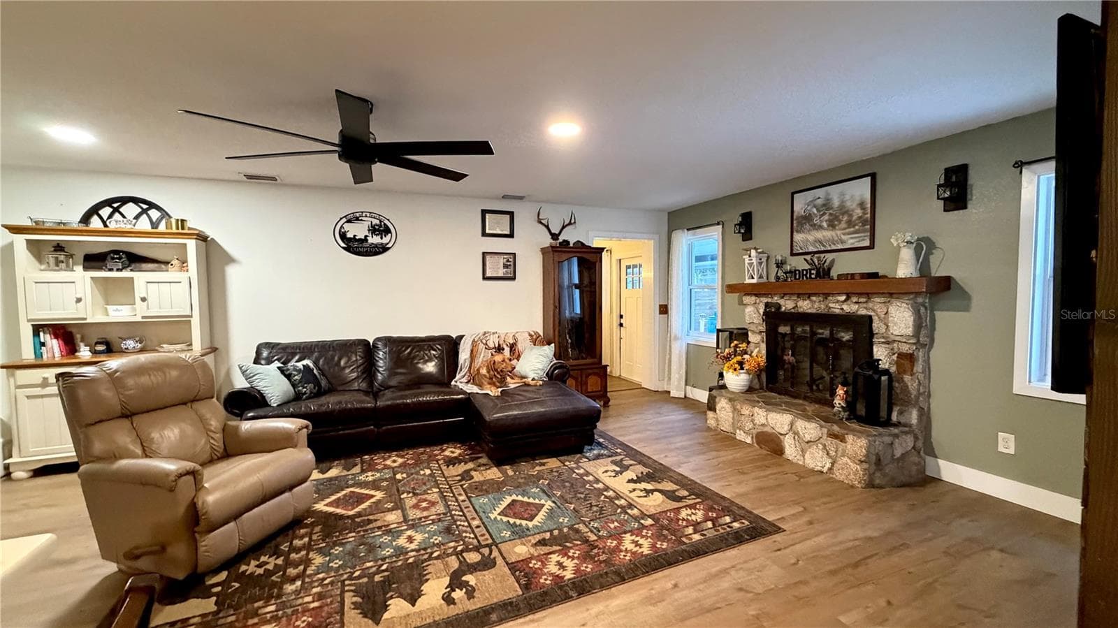 Single Family Residence at 525 OLD DIXIE LN, OAK HILL, photo 8 of 45