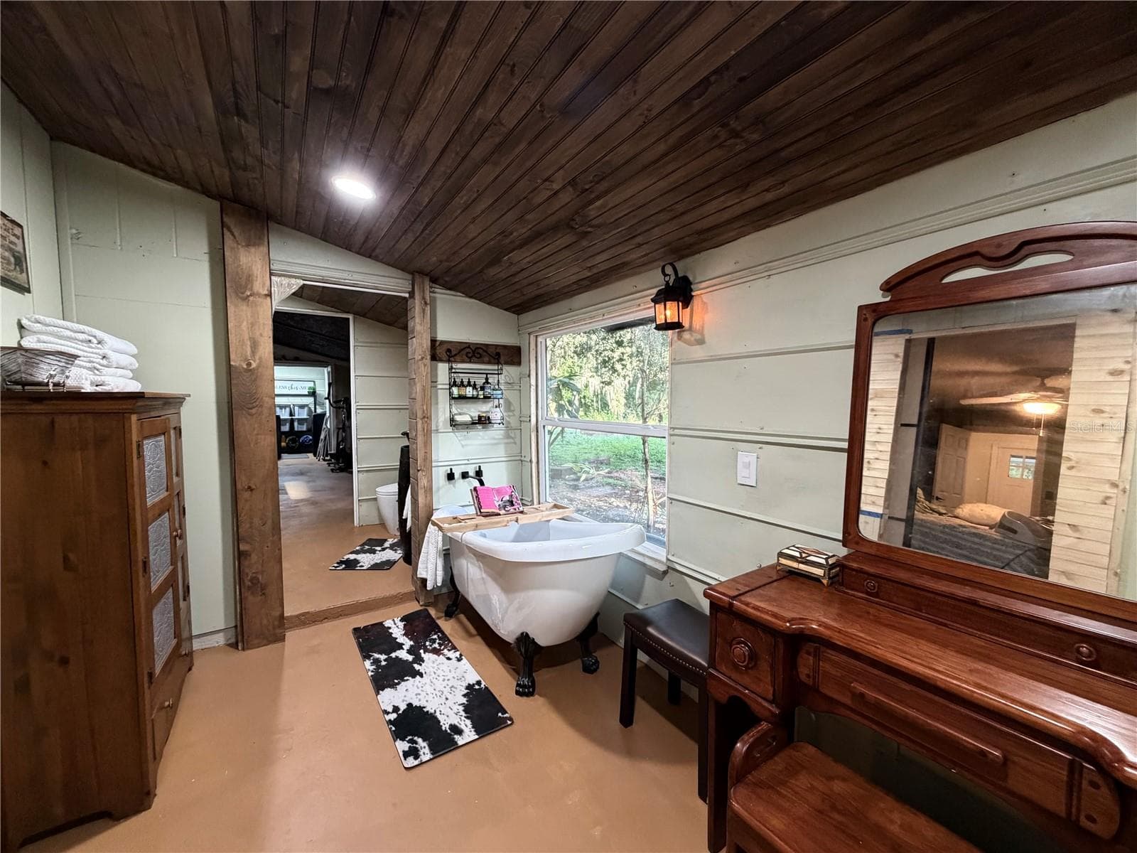 Single Family Residence at 525 OLD DIXIE LN, OAK HILL, photo 20 of 45