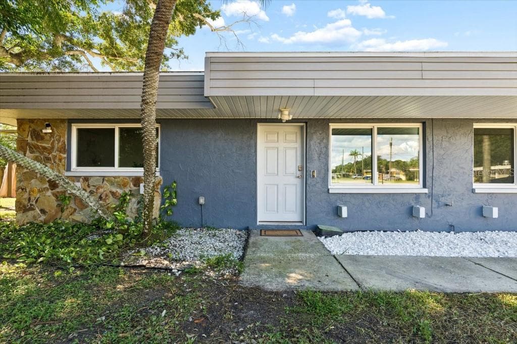 Half Duplex at 3301 SHERWOOD DR, LARGO, photo 4 of 49