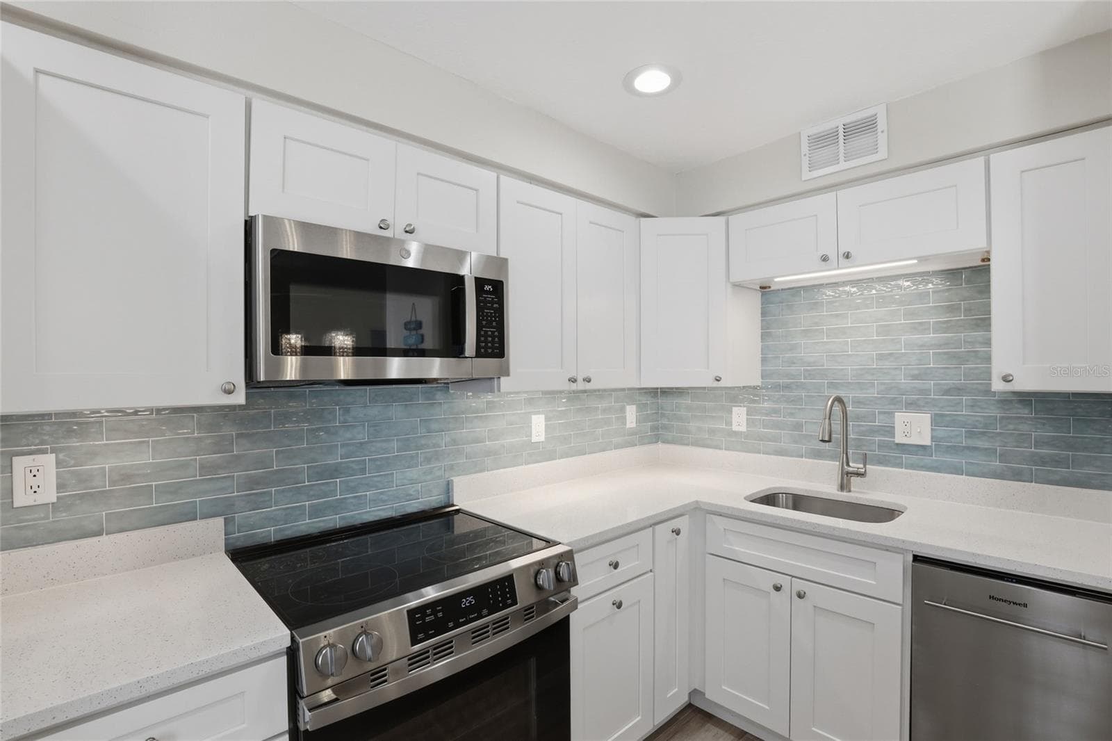 Condominium at 5950 MIDNIGHT PASS RD #101, SARASOTA, photo 11 of 53