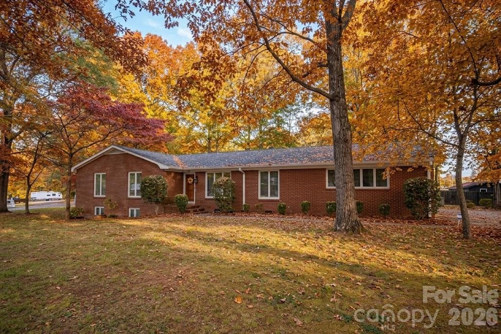 Single Family Residence at 602 Lee Street, Kings Mountain, photo 2 of 48