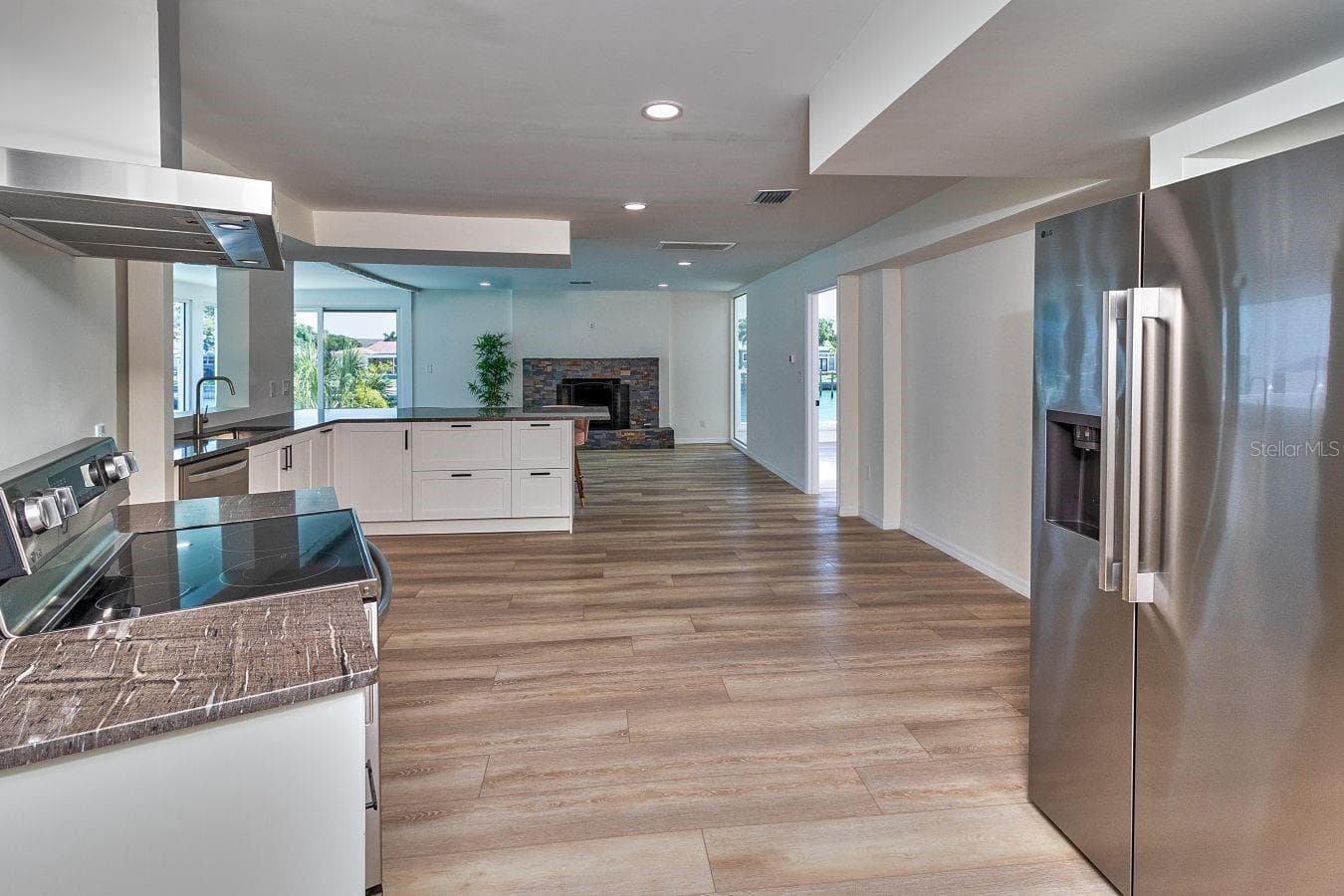 Single Family Residence at 451 PALM IS NE, CLEARWATER BEACH, photo 9 of 39