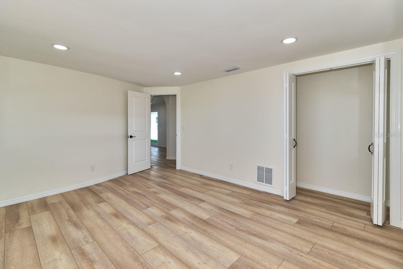 Single Family Residence at 451 PALM IS NE, CLEARWATER BEACH, photo 23 of 39
