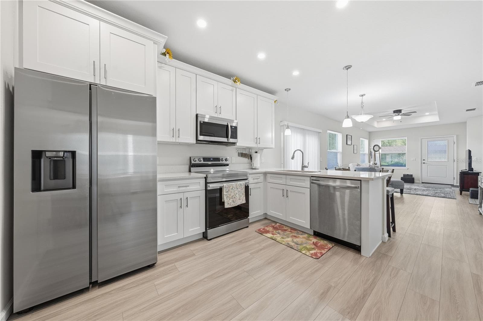 Kitchen, breakfast bar, dining area and great room - 1911 VIRGINIA AVE, EUSTIS