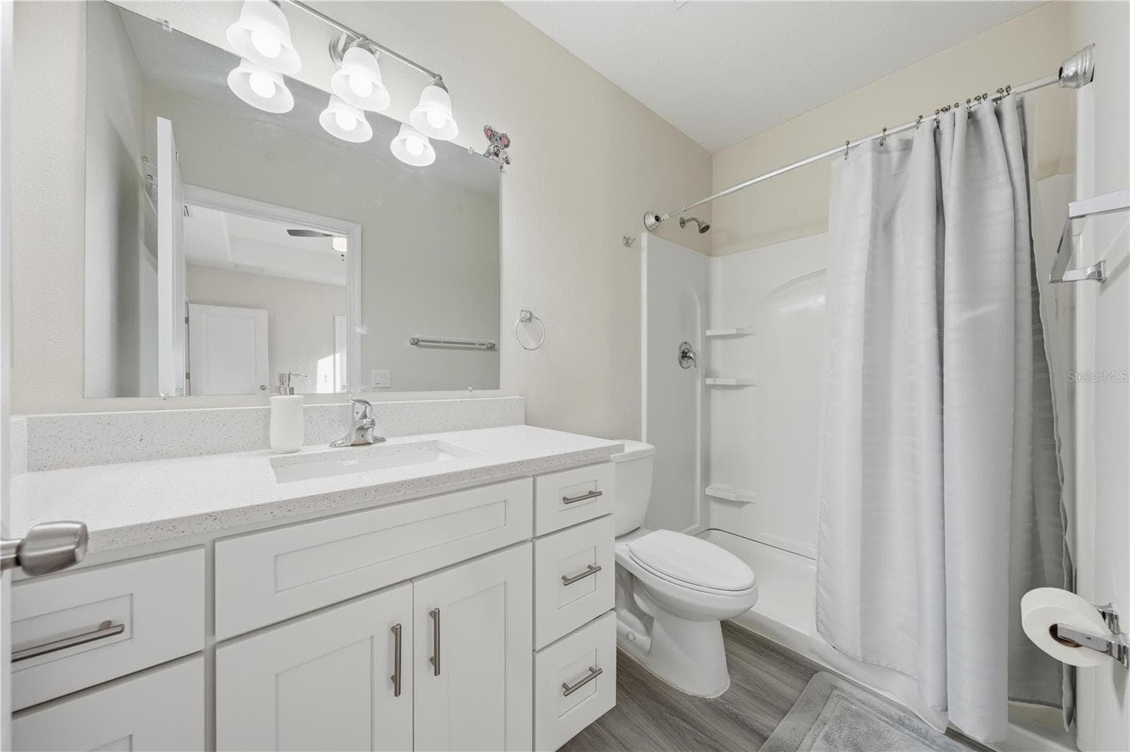 primary bathroom - 1911 VIRGINIA AVE, EUSTIS
