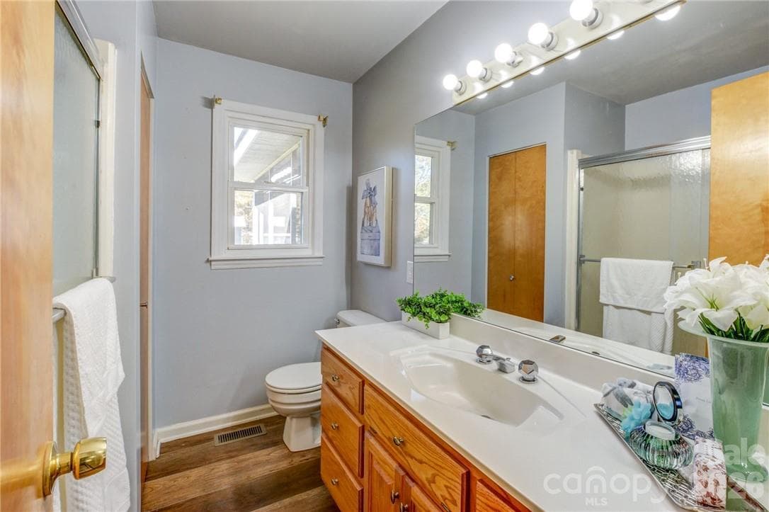 Guest bathroom - 311 Bell Road, Kings Mountain