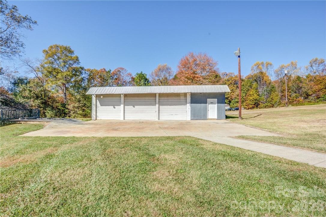 Large 1400 sq. ft. building - 311 Bell Road, Kings Mountain