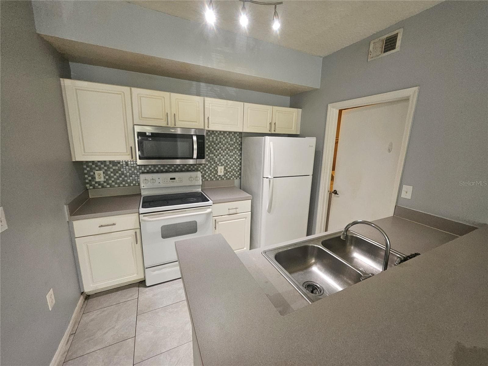 Condominium at 5512 METROWEST BLVD #12-109, ORLANDO, photo 10 of 33