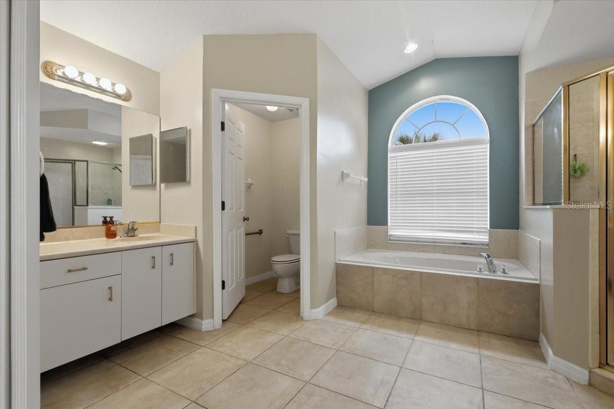 Amazing kitchen with waterfall granite - 24 LEAVER DR, PALM COAST