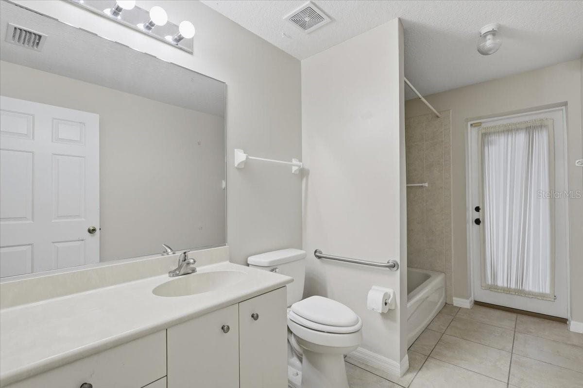 Primary Suite - 24 LEAVER DR, PALM COAST