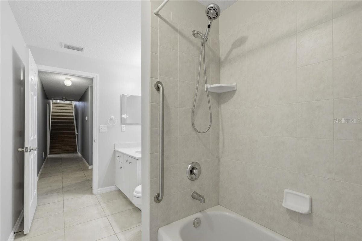 Bonus room upstaris with bathroom - 24 LEAVER DR, PALM COAST