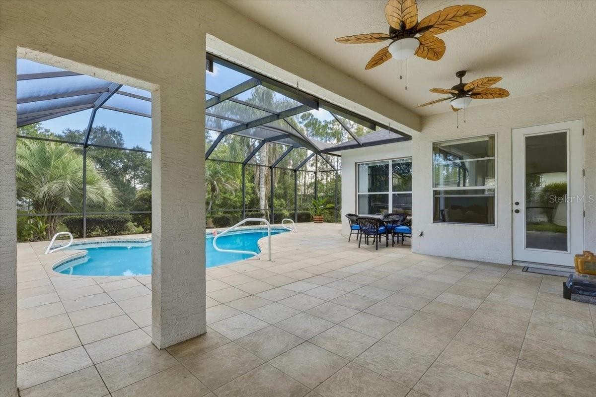 Huge entertaining area - 24 LEAVER DR, PALM COAST