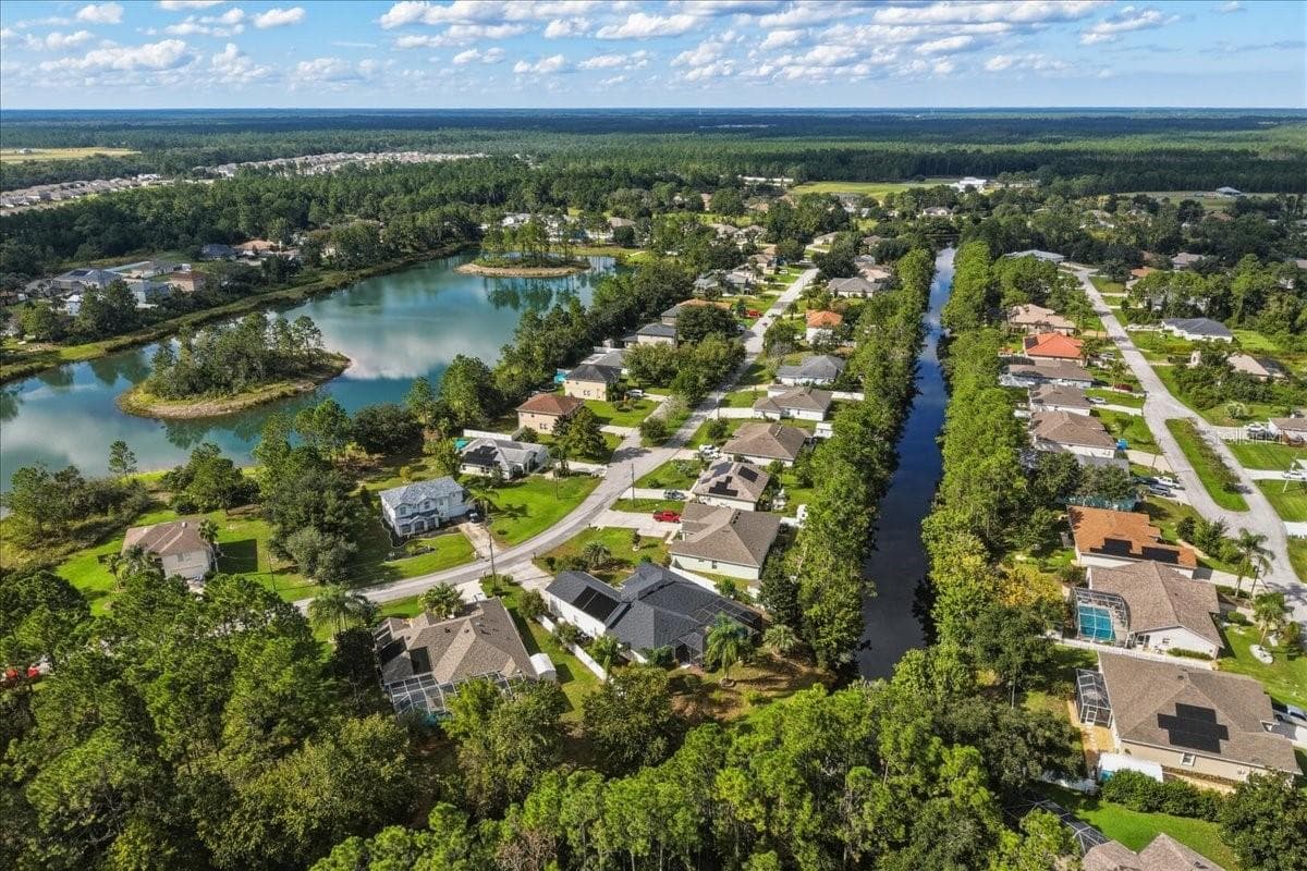 Waterfront living - 24 LEAVER DR, PALM COAST