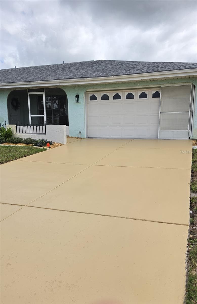Newly Painted Driveway - 325 GREEN MANOR DR, SUN CITY CENTER