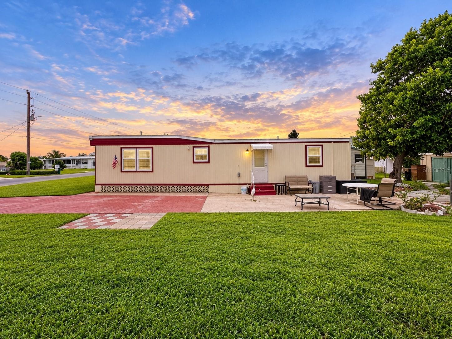 Mobile Home at 1394 FLAMINGO DR, ENGLEWOOD, photo 5 of 10