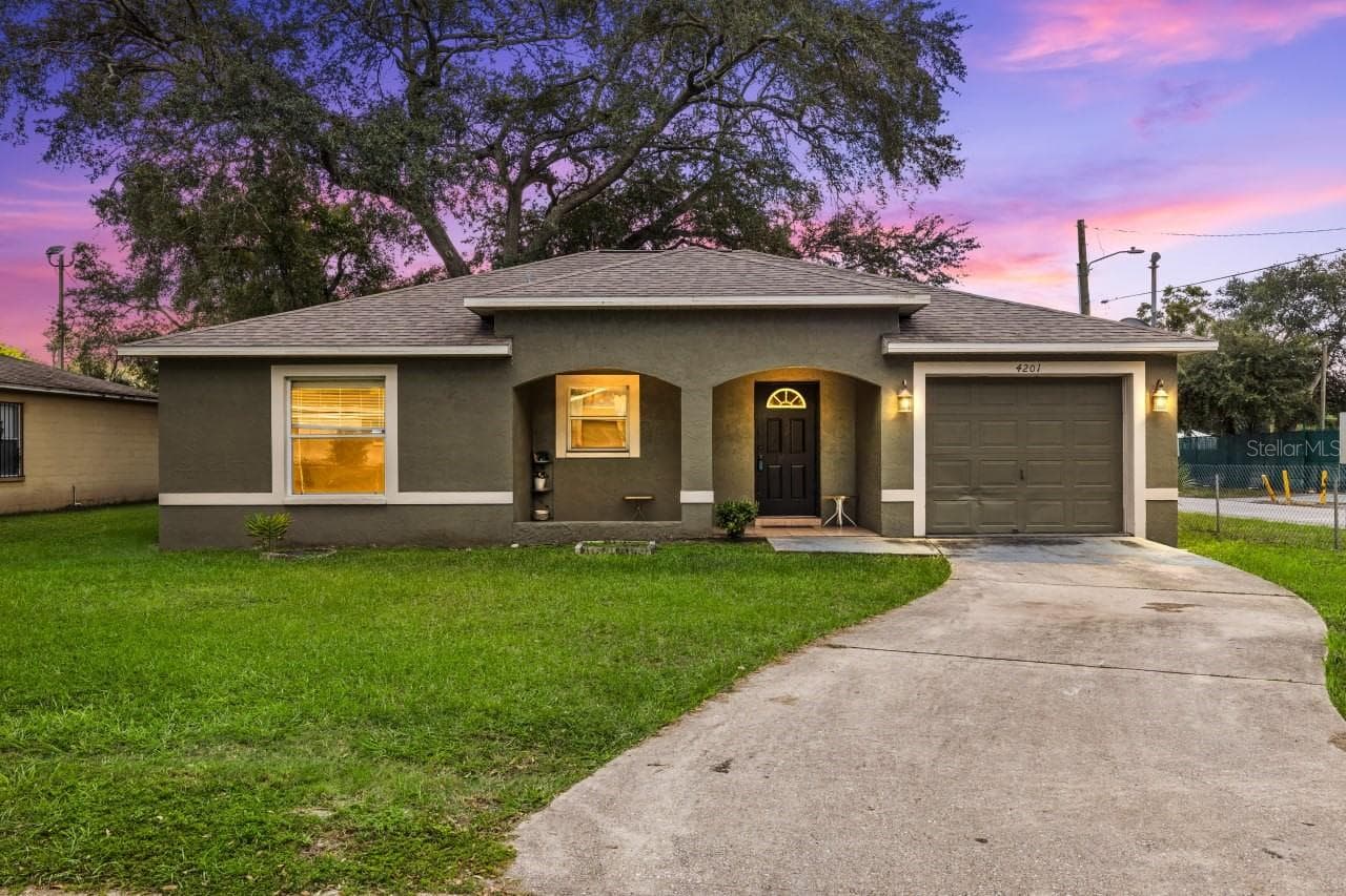 Single Family Residence at 4201 E WILMA ST, TAMPA, photo 2 of 39
