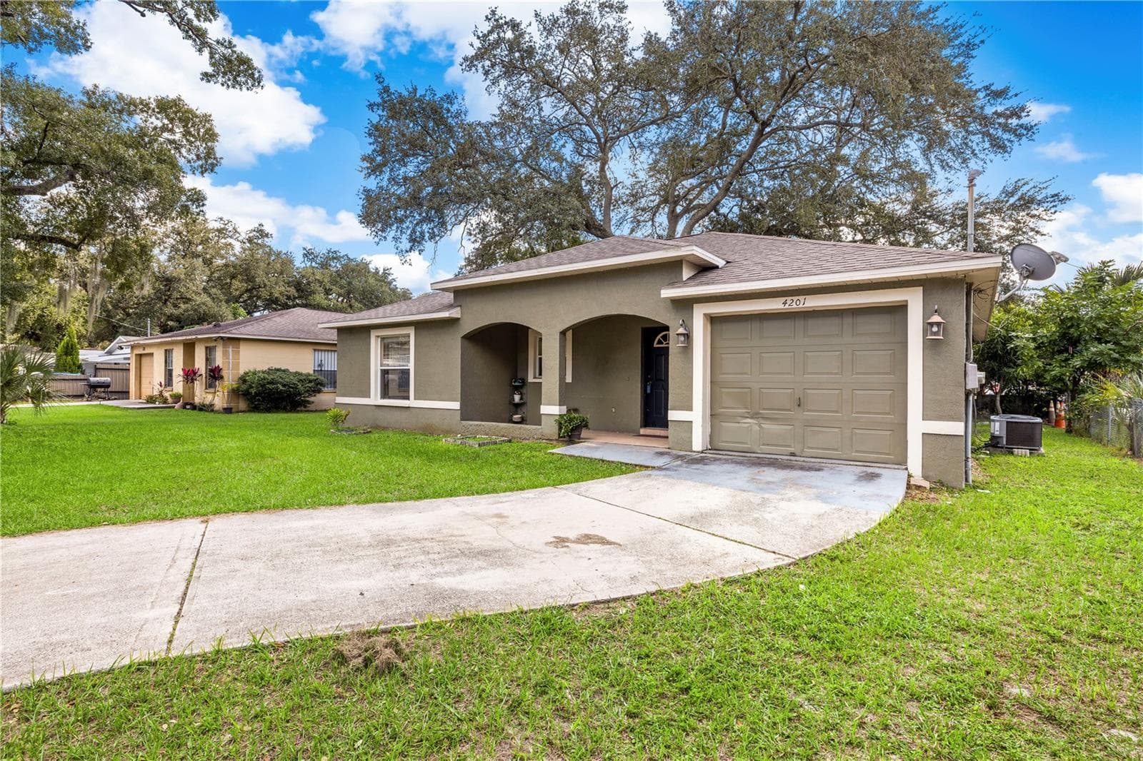 Single Family Residence at 4201 E WILMA ST, TAMPA, photo 3 of 39