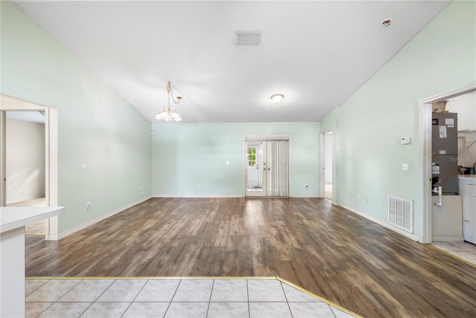 Single Family Residence at 4201 E WILMA ST, TAMPA, photo 9 of 39
