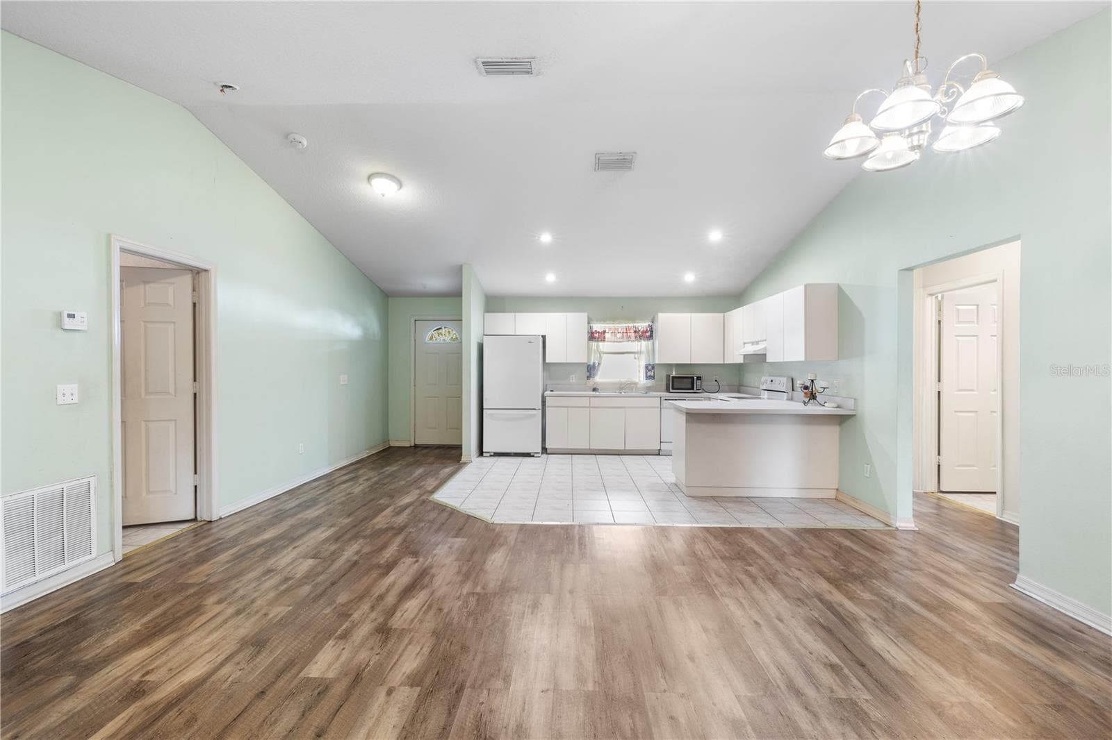 Single Family Residence at 4201 E WILMA ST, TAMPA, photo 10 of 39