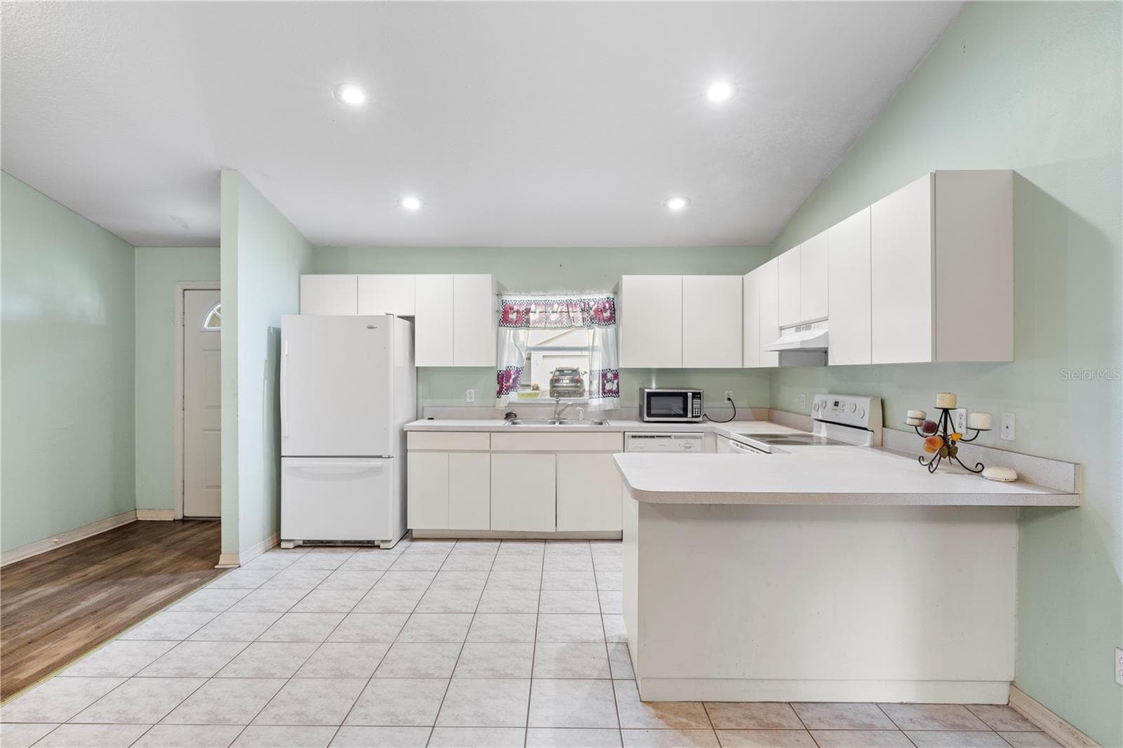 Single Family Residence at 4201 E WILMA ST, TAMPA, photo 15 of 39