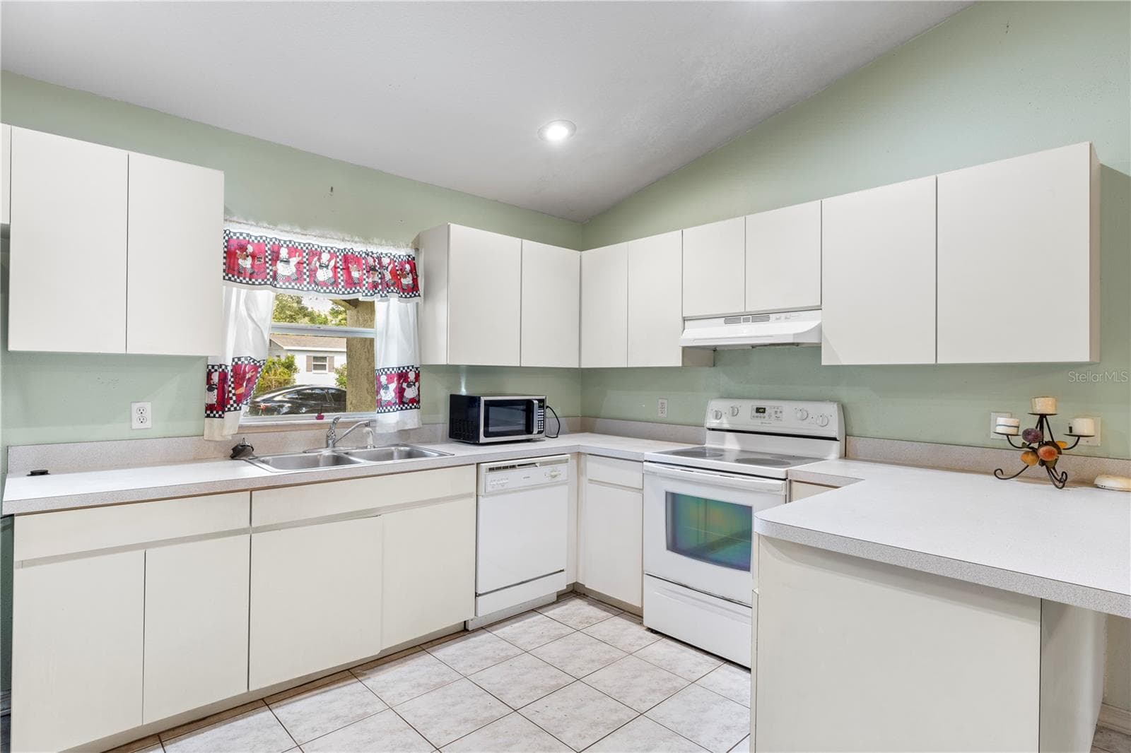 Single Family Residence at 4201 E WILMA ST, TAMPA, photo 16 of 39