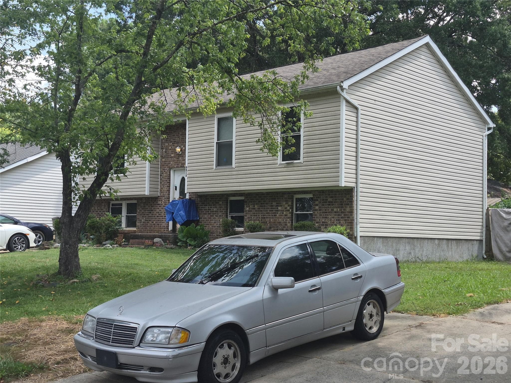 Single Family Residence at 4816 Harri Ann Drive, Charlotte, photo 2 of 4