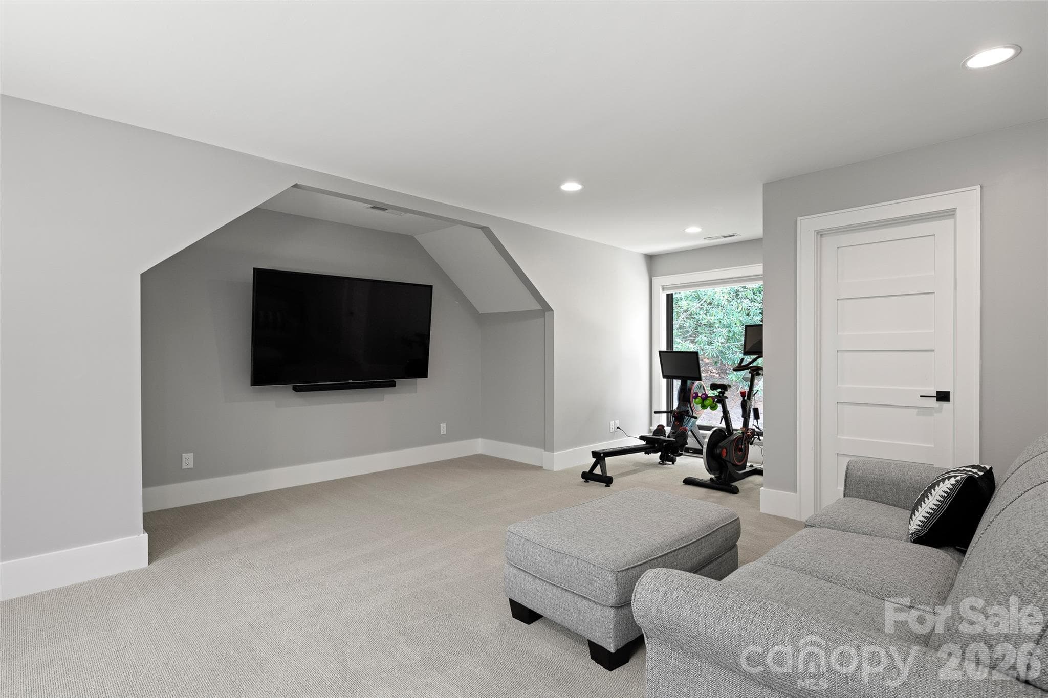 Finished room over garage with full bathroom - 108 Wolf Shoals Drive, Hendersonville