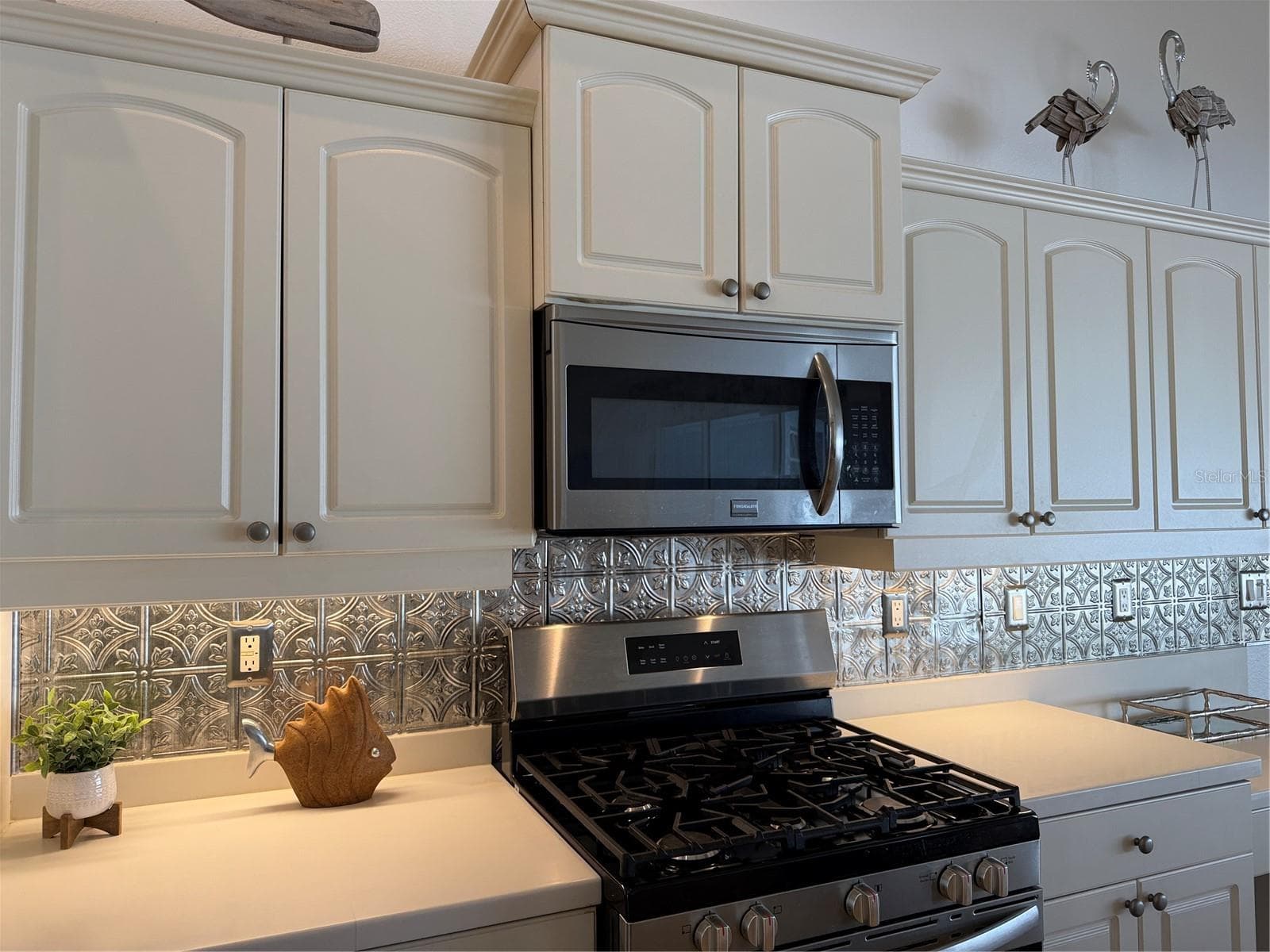 Gas Stove - 2311 OASIS DR, LAND O LAKES