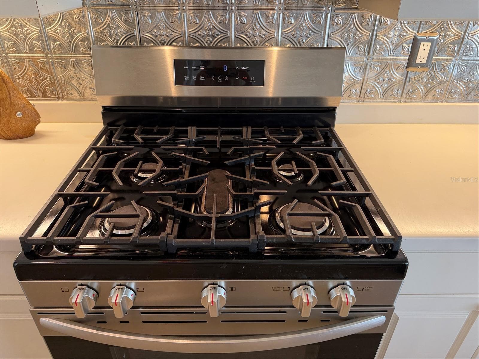 Gas stove - 2311 OASIS DR, LAND O LAKES