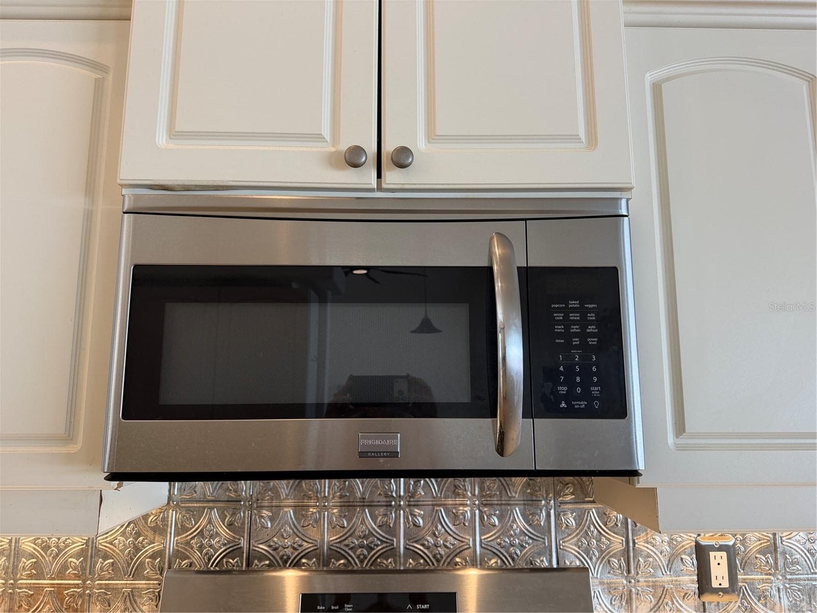 Microwave - 2311 OASIS DR, LAND O LAKES