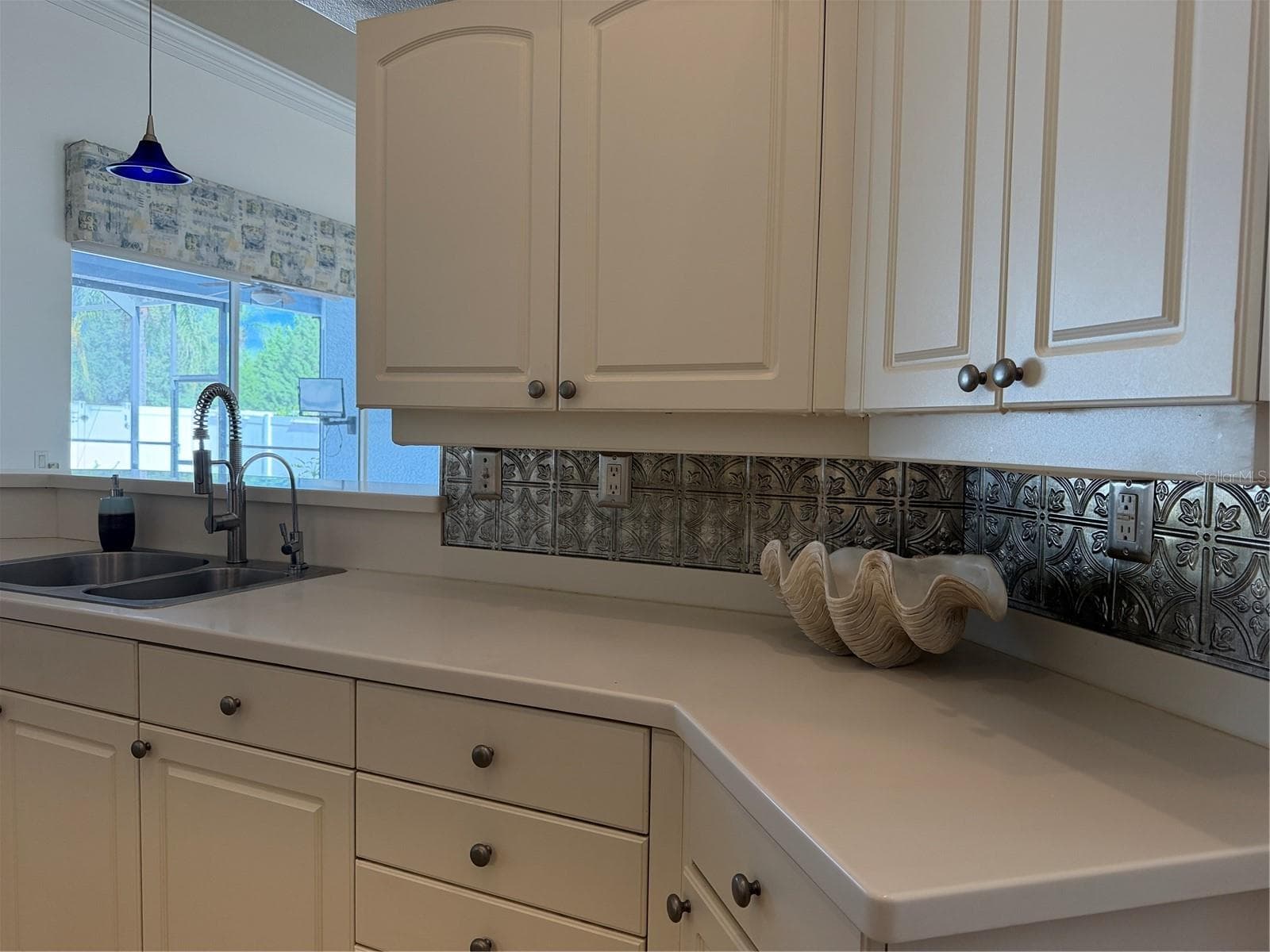 More decorative metal tiles - 2311 OASIS DR, LAND O LAKES