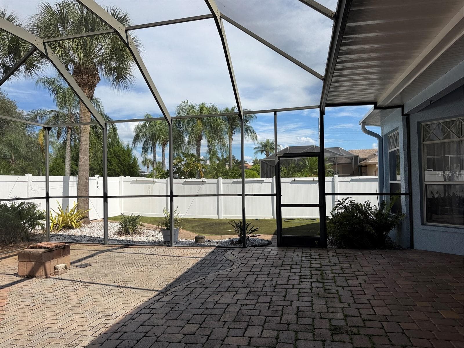 Large Screened lanai has exit to a put put golf area with fake turf - 2311 OASIS DR, LAND O LAKES