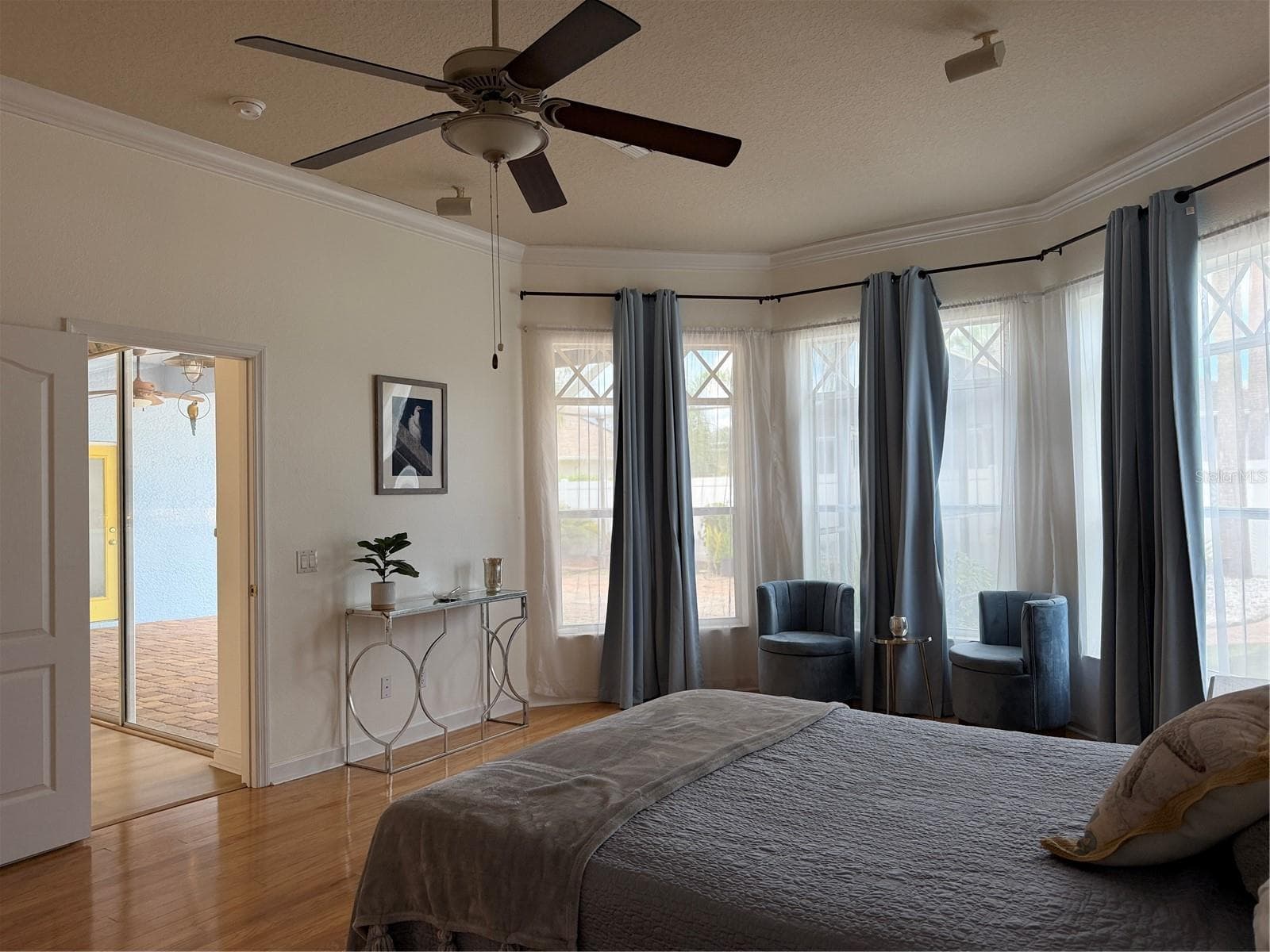 Crown molding at the ceiling - 2311 OASIS DR, LAND O LAKES
