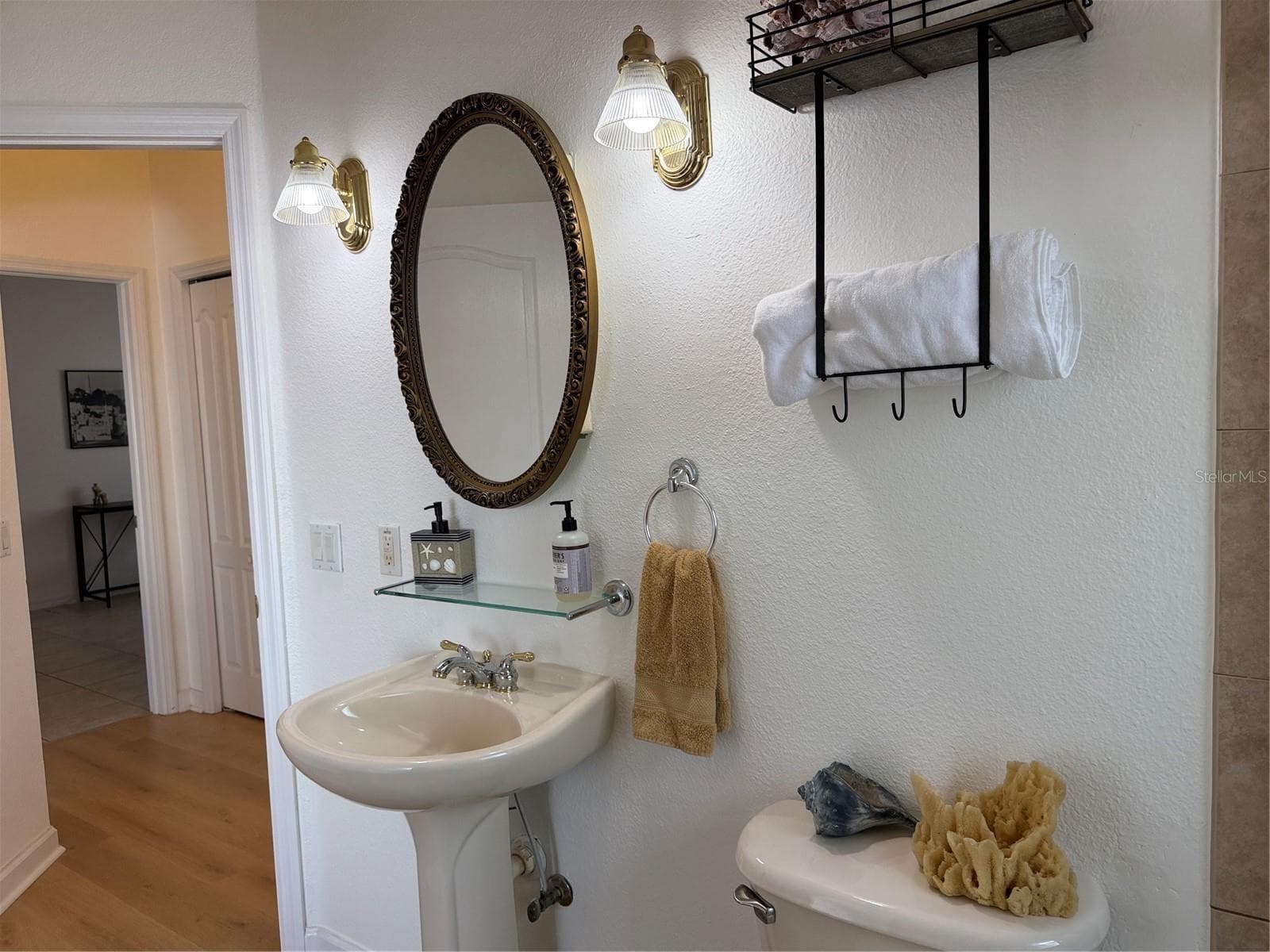 Pedestal sink - 2311 OASIS DR, LAND O LAKES