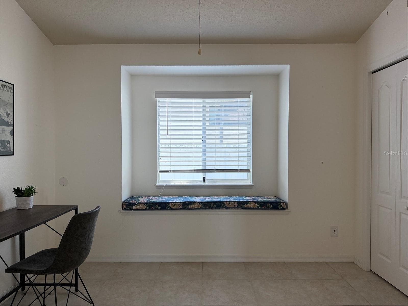 Window seat - 2311 OASIS DR, LAND O LAKES