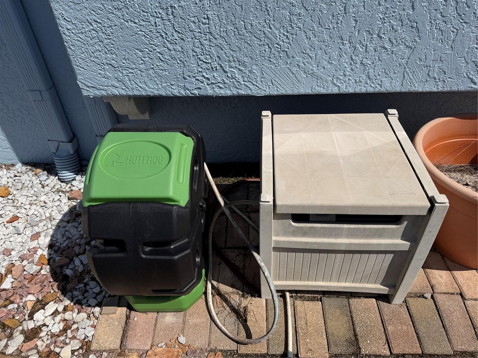 These items will stay with the home - 2311 OASIS DR, LAND O LAKES