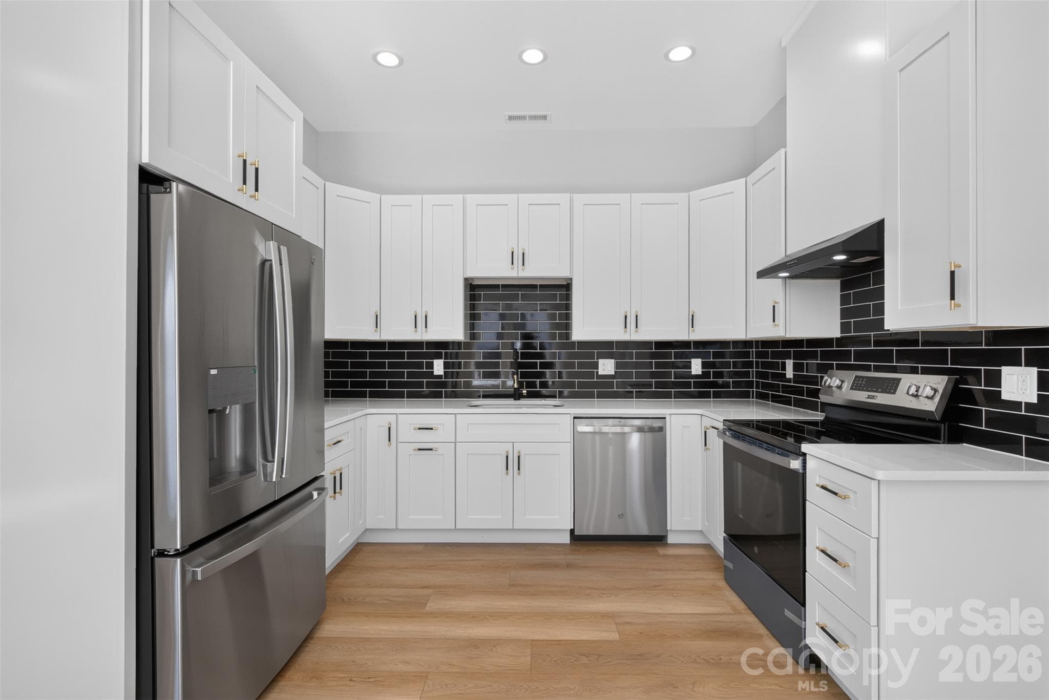 Single Family Residence at 305 Chadwick Avenue, Hendersonville, photo 6 of 35