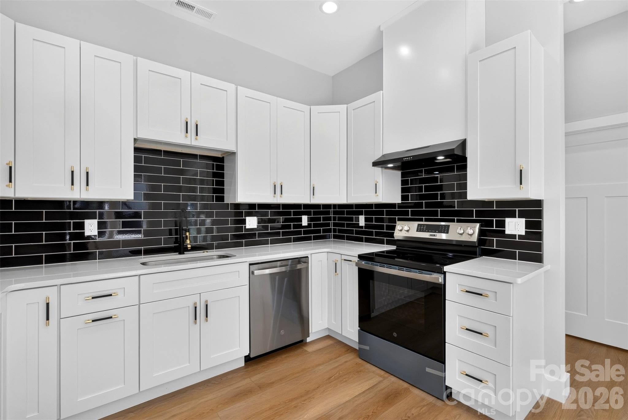 Single Family Residence at 305 Chadwick Avenue, Hendersonville, photo 7 of 35