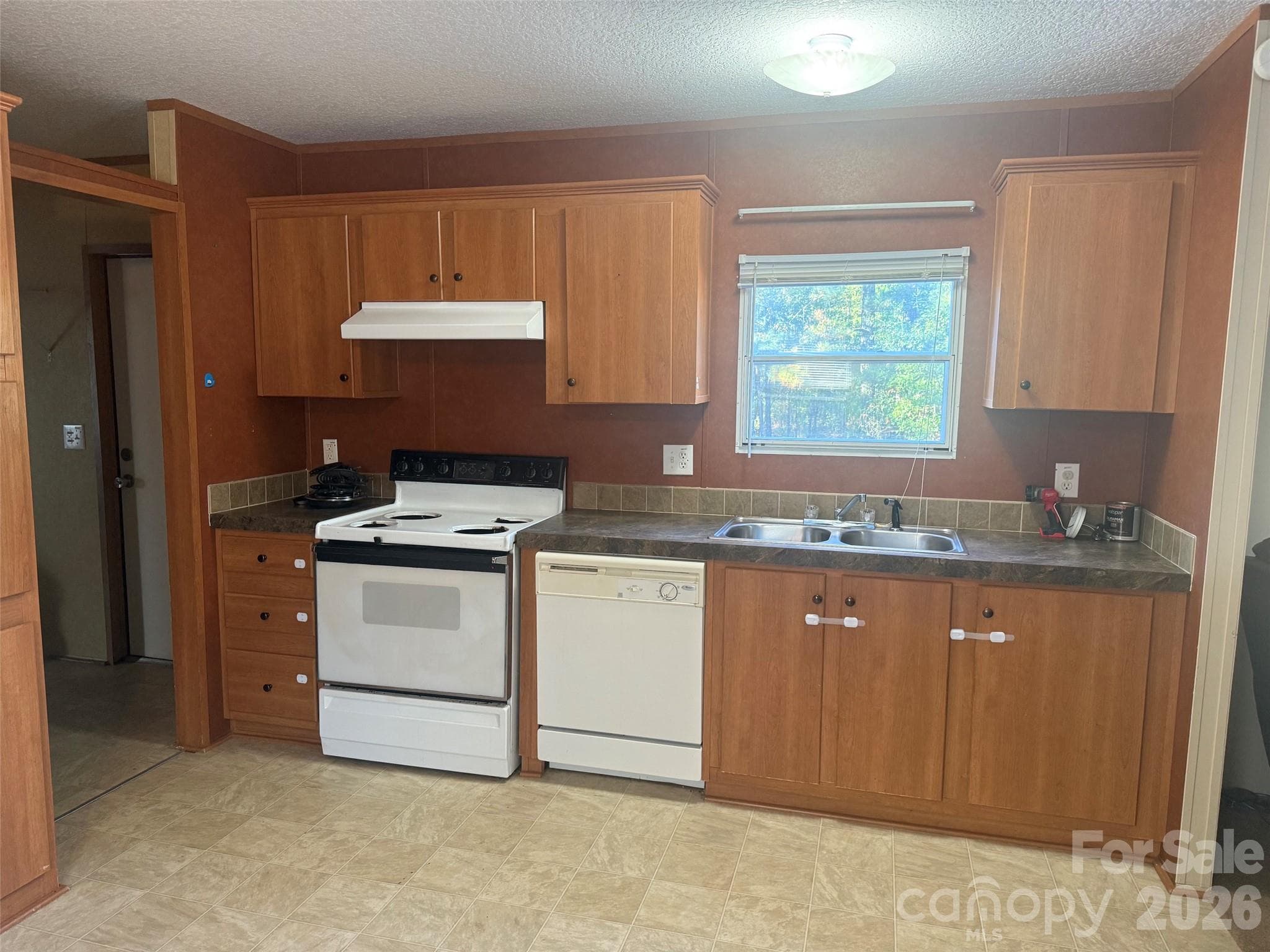 Single Family Residence at 307 Rustling Oaks Road, Kershaw, photo 6 of 8