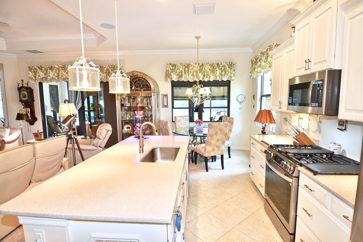 Kitchen - 27301 DRIVER LN, ENGLEWOOD