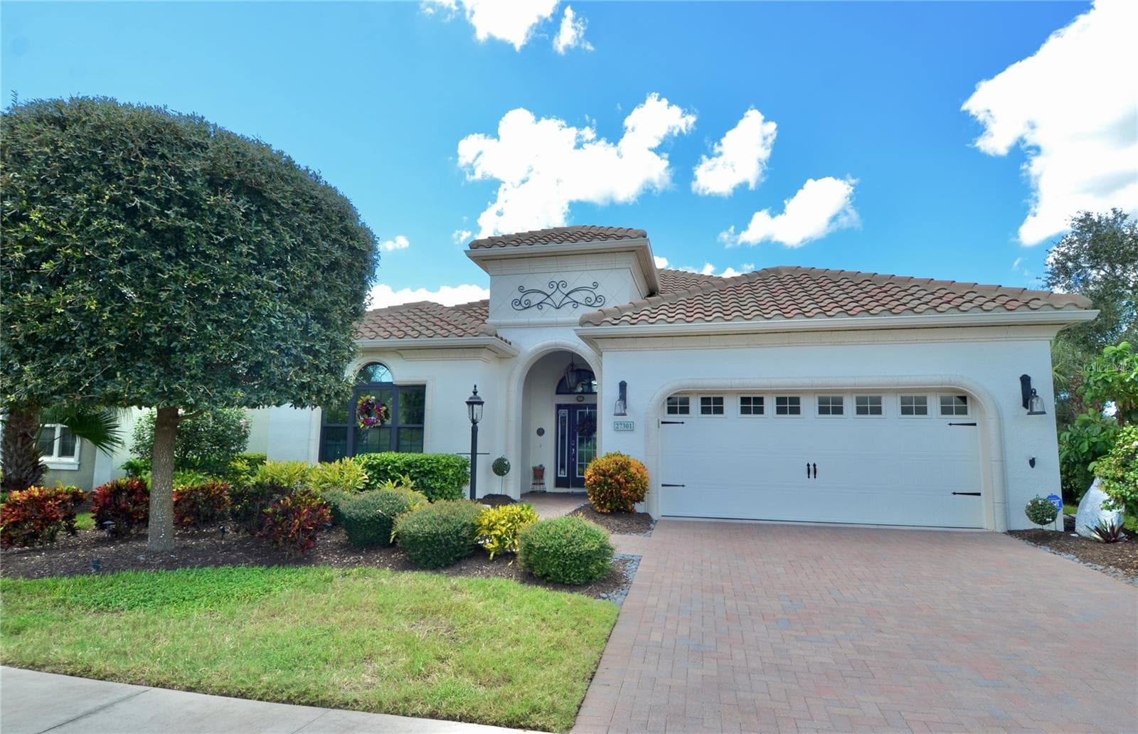 Front View - 27301 DRIVER LN, ENGLEWOOD