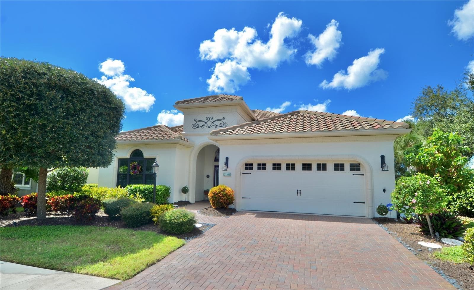 Front View - 27301 DRIVER LN, ENGLEWOOD