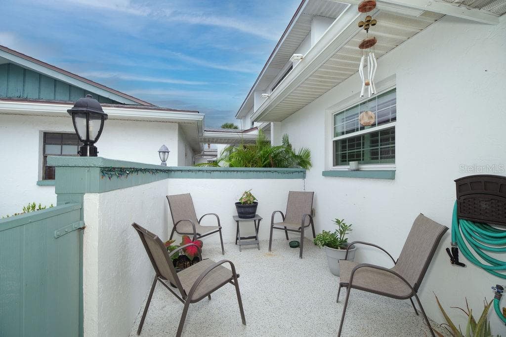 Front Courtyard - 290 PARADISE BLVD #17, MELBOURNE