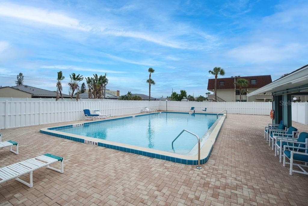 Community Pool - 290 PARADISE BLVD #17, MELBOURNE